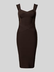Slim Fit Kleid im ärmellosen Design von Lipsy - 10