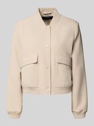 Bluzon o kroju regular fit z dodatkiem wiskozy model ‘AMALA’ od VERO MODA - 3