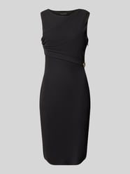 Knielanges Etuikleid mit Label-Applikation Modell 'PRISCA' von Guess - 31