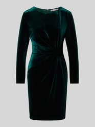 Knielange jurk van fluweel met ronde hals van Christian Berg Woman Selection - 10