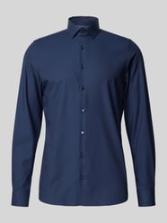Koszula biznesowa o kroju slim fit z kołnierzykiem typu kent od OLYMP Level Five - 47