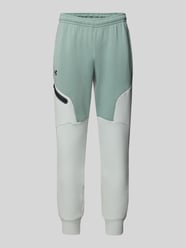 Spodnie dresowe o kroju relaxed fit z nadrukiem z logo model ‘Unstoppable’ od Under Armour - 16
