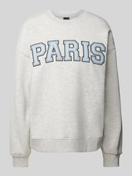 Oversized Sweatshirt mit Label-Stitching von Gina Tricot - 3