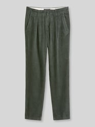 Spodnie sztruksowe o kroju tapered fit z bawełny z zakładkami w pasie od Marc O'Polo - 2