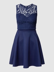 Cocktailkleid mit floralen Stickereien von Lipsy Blau - 47