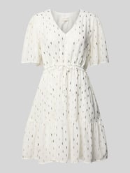 Knielanges Kleid mit V-Ausschnitt von Apricot - 35
