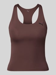 Top w kroju slim fit z wbudowanym stanikem od PUMA - 1