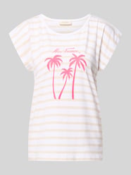 t-shirt z nadrukiem z motywem model 'Fenjal' od FREE/QUENT - 35