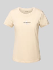 T-Shirt mit Label-Print und geripptem Rundhalsausschnitt von Calvin Klein Jeans Beige - 15