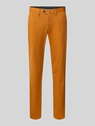 Chino mit Gesäßtaschen von Christian Berg Men Gold - 1