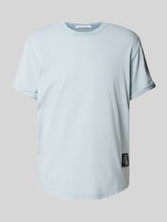 T-Shirt mit Label-Badge von Calvin Klein Jeans Blau - 16