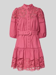Knielanges Kleid mit Spitze und Gürtel Modell 'CATY' von SUNCOO PARIS - 11