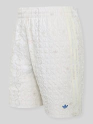 Szorty dresowe o kroju regular fit z aplikacją z logo od adidas Originals - 46