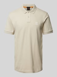 Slim Fit Poloshirt mit Label-Patch Modell 'Passenger' von BOSS Orange Beige - 40