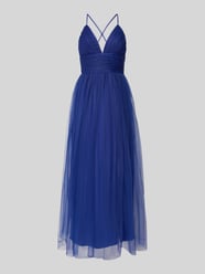 Abendkleid mit tiefem V-Ausschnitt von LACE & BEADS - 41