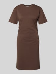 Knielanges T-Shirt-Kleid mit Rundhalsausschnitt von Jake*s Casual - 43