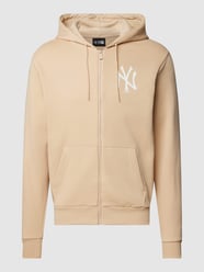 Bluza rozpinana z detalem z logo od New Era Beżowy - 5