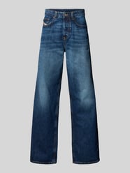 Jeansy o niskim stanie w kroju baggy z naszywką z logo od Diesel - 6
