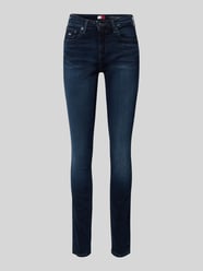 Jeansy o kroju skinny fit z 5 kieszeniami model ‘SOPHIE’ od Tommy Jeans - 27