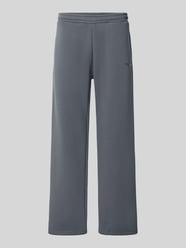 Sweatpants mit Logo-Print und Gesäßtasche von REVIEW - 38
