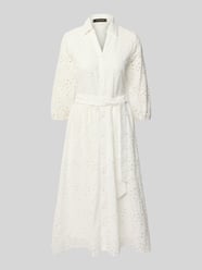 Hemdblusenkleid mit Lochstickerei und Bindegürtel von More & More - 9