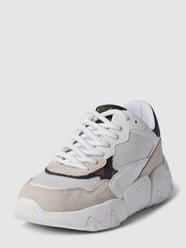 Sneakersy z nadrukiem z logo model ‘GOLDON’ od Guess Biały - 43