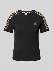 Slim Fit T-Shirt mit Rundhalsausschnitt von adidas Originals Schwarz - 25