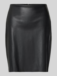 Minirock in Leder-Optik Modell 'DAGMAR' von Vila - 11