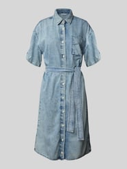 Knielanges Kleid mit Knopfleiste Modell 'Camilla' von Mustang - 16