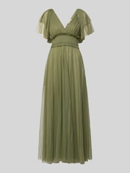 Sukienka maxi z dekoltem w serek i paskiem w talii od Lace & Beads - 25