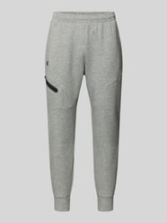 Regular Fit Sweatpants mit Logo-Print Modell 'Unstoppable' von Under Armour - 11