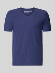 T-shirt met V-hals en rolzoom van MCNEAL - 35