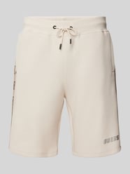 Regular Fit Sweatshorts mit Label-Print Modell 'MICKEY' von GUESS Activewear Beige - 10