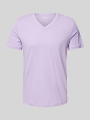 Regular Fit T-Shirt aus reiner Baumwolle mit V-Ausschnitt von s.Oliver RED LABEL Lila - 18