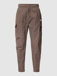 Tapered fit cargobroek met labelstitching van Nike Bruin - 28
