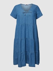 PLUS SIZE Knielanges Kleid Modell 'CHAMBRAY' von Tommy Jeans Curve Blau - 32