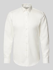 Koszula o kroju slim fit biznes z kołnierzykiem typu kent od Jake*s - 14