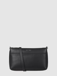 Crossbody Bag mit Metall-Logo von CK Calvin Klein - 42