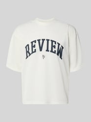 t-shirt z siateczki z nadrukiem z logo od REVIEW - 31