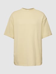 T-Shirt mit Label-Stitching Modell 'CIRCA' von Nike Beige - 13