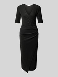 Schimmerndes Midikleid in Wickel-Optik von Apricot - 40