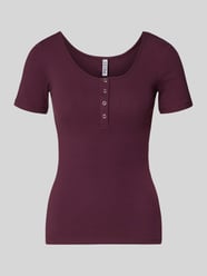 t-shirt o kroju slim fit z mieszanka bawełny model 'KITTE' od PIECES - 22