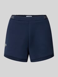 Szorty dresowe w kroju regular fit z aplikacją z logo od Lacoste Sport - 3