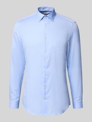 Koszula biznesowa o kroju slim fit z kołnierzykiem typu kent od Jake*s - 34