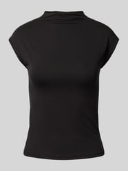 T-Shirt mit Turtleneck von Gina Tricot Schwarz - 23