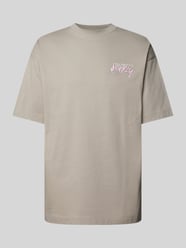 Oversized T-Shirt mit Label-Print von Multiply Apparel Beige - 5