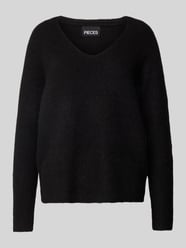 Regular Fit Strickpullover mit V-Ausschnitt Modell 'ELLEN' von Pieces Schwarz - 43