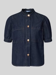 Bluzka jeansowa o kroju regular fit z kieszeniami na piersi od MORE & MORE - 2