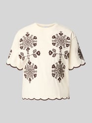 t-shirt z falistym brzegiem i wyhaftowanym motywem od Jake*s Casual - 9