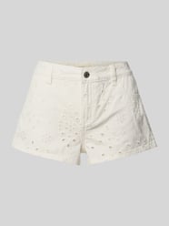 Korte jeans met ajourwerk en steekzakken van Gina Tricot - 24